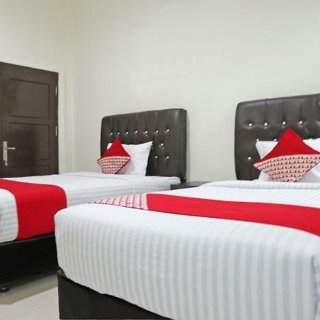 Oyo 1326 Mahakam Guest House Padang  Ngoại thất bức ảnh