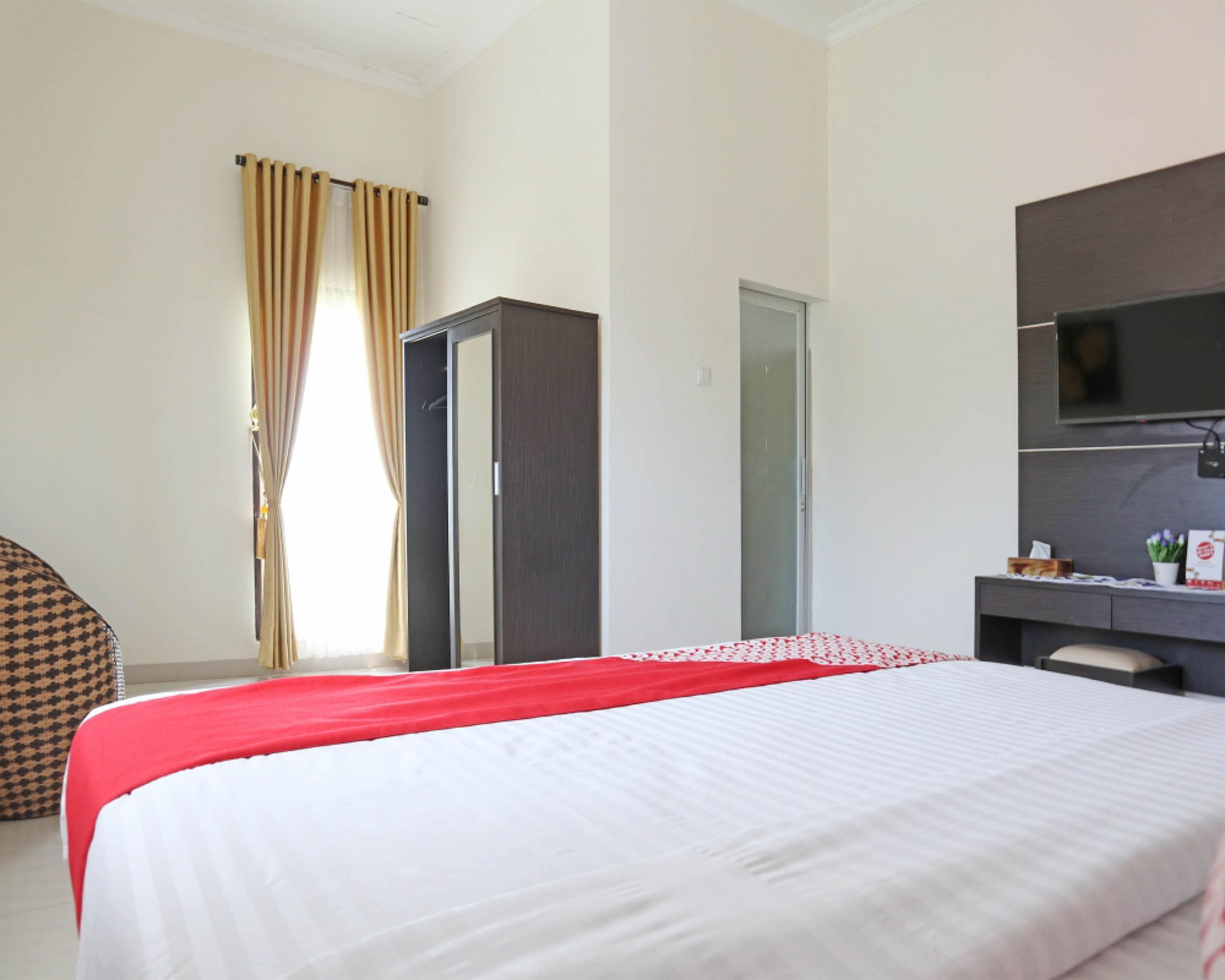 Oyo 1326 Mahakam Guest House Padang  Ngoại thất bức ảnh