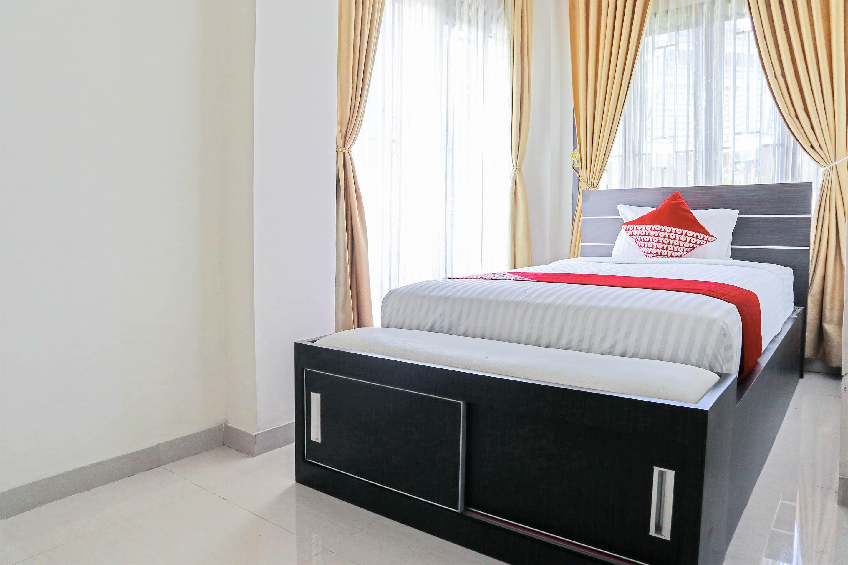 Oyo 1326 Mahakam Guest House Padang  Ngoại thất bức ảnh