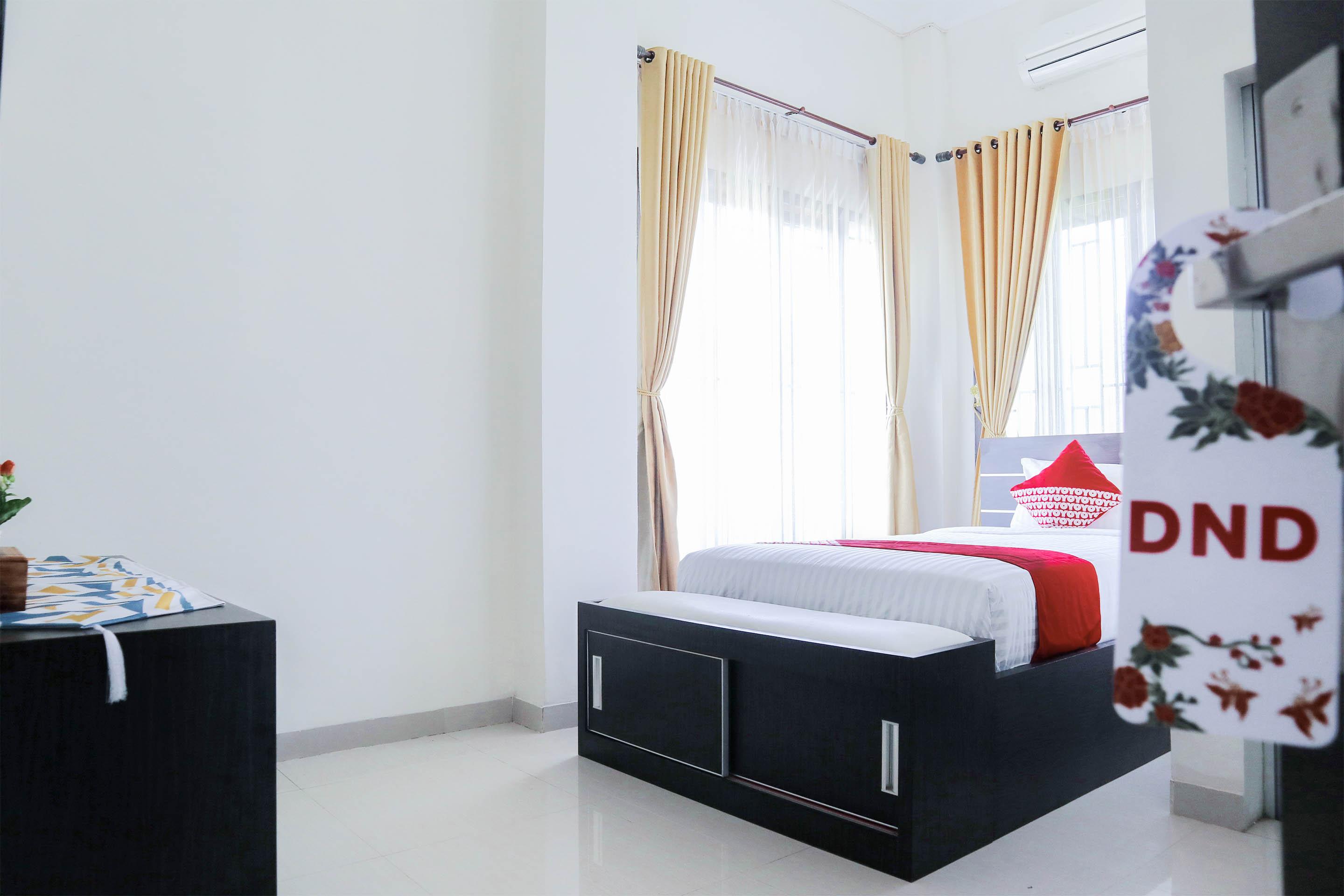 Oyo 1326 Mahakam Guest House Padang  Ngoại thất bức ảnh