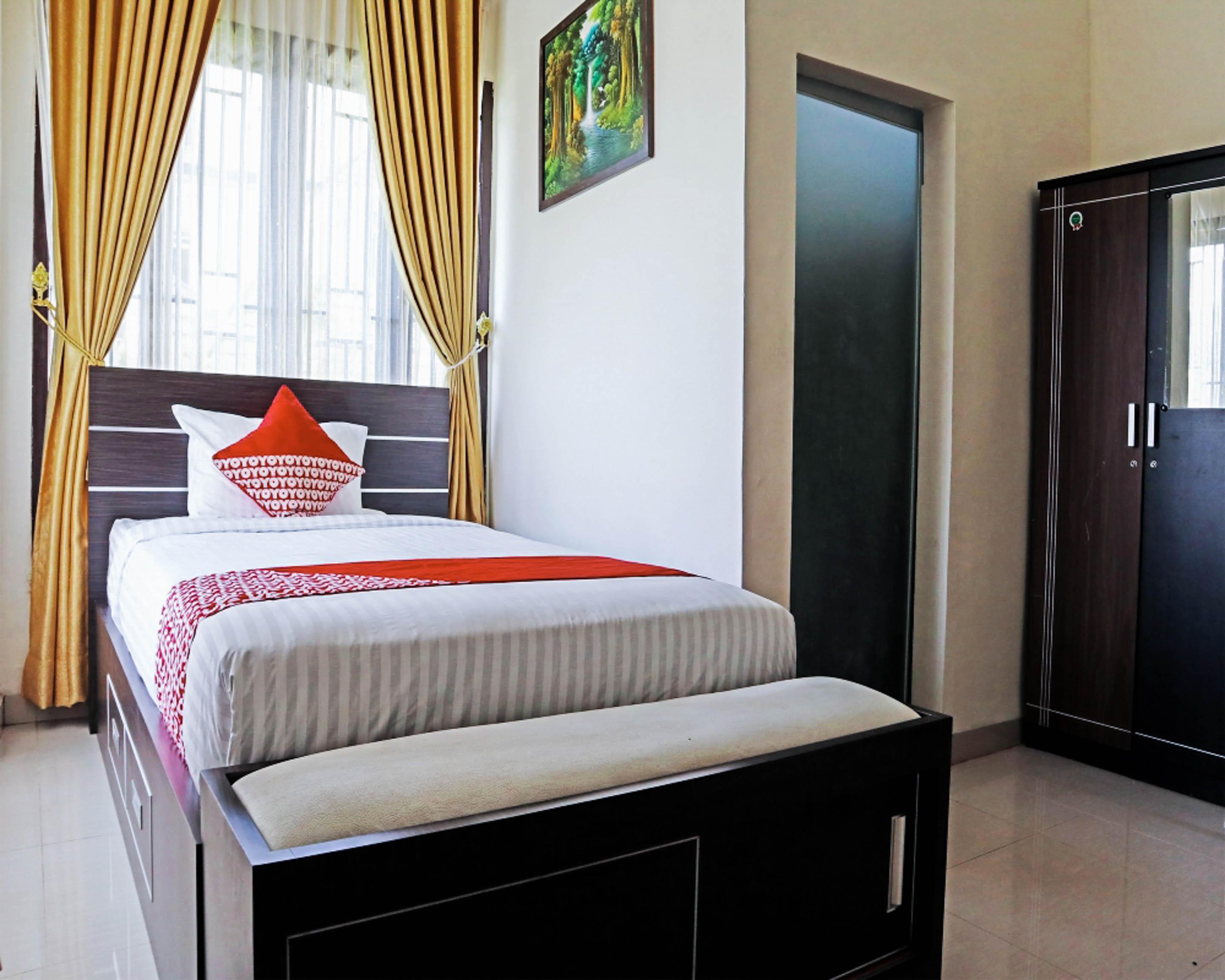 Oyo 1326 Mahakam Guest House Padang  Ngoại thất bức ảnh