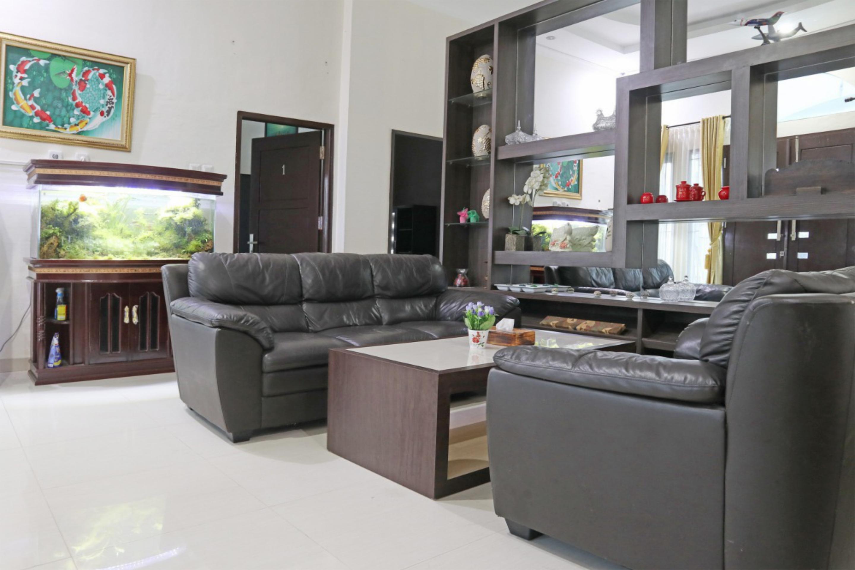 Oyo 1326 Mahakam Guest House Padang  Ngoại thất bức ảnh